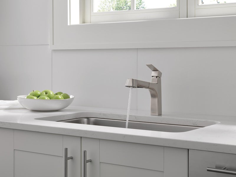 Peerless Xander Pull Out Kitchen Sink Faucet with Pull Out Sprayer, Stainless P6919LF-SS - Image 4